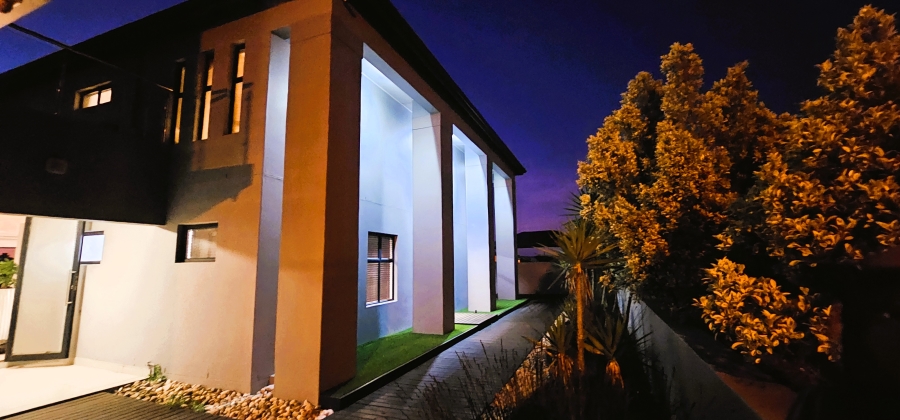 7 Bedroom Property for Sale in Country Club Western Cape